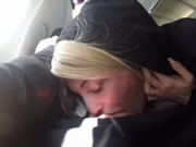 歐美情侶在飛機上口愛自拍
